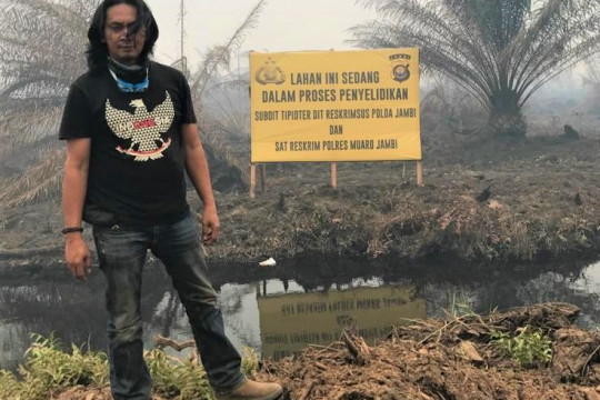 Feri Irawan at last year’s forest and land fire site ©Feri Irawan
