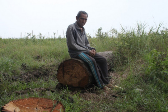 Ruslan is sharing the glory past of Riding Village ©Parliza Hendrawan