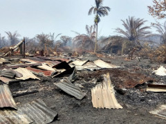 Huge fire in Rokan Hilir, destroying farmlands and villagers' belongings. © Romesh Irawan / Pantau Gambut